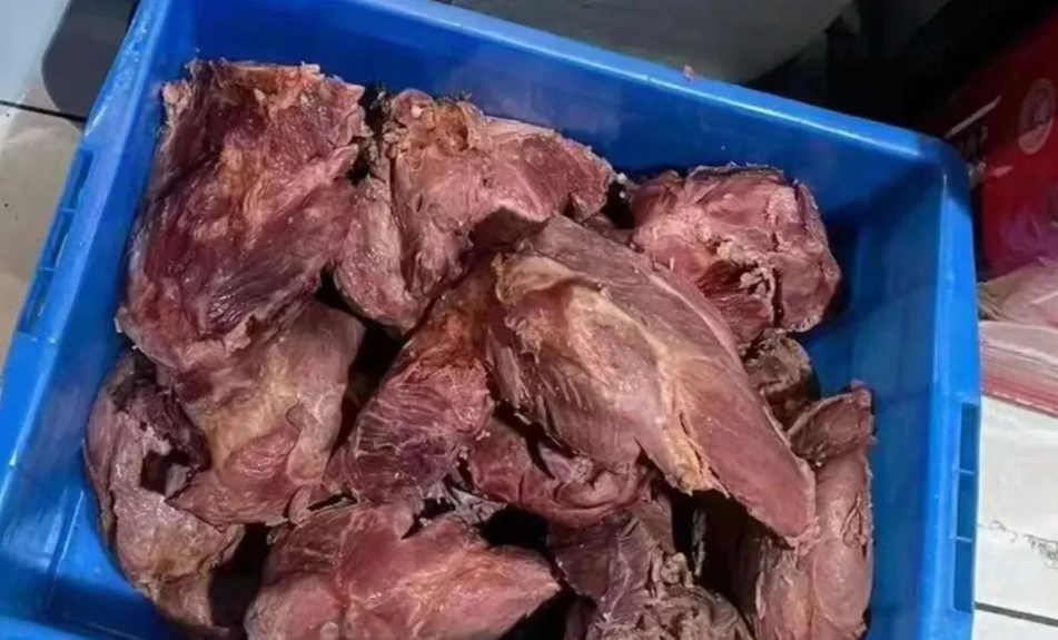 掛“牛頭”賣(mài)豬肉，抓！